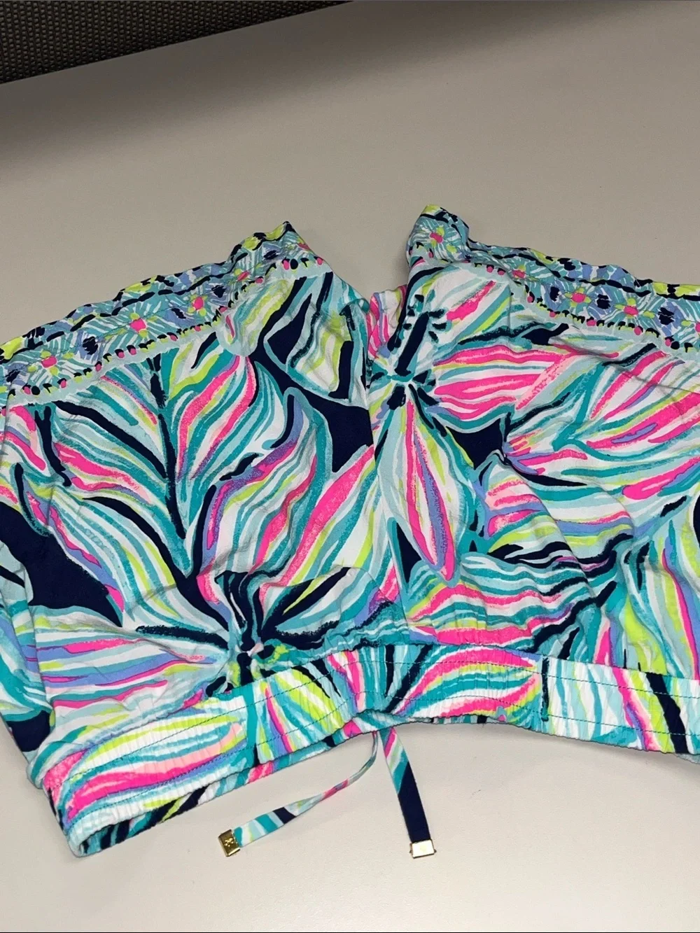 Lilly Pulitzer Tropical Leaf Print Athletic Shorts with Pockets size Small